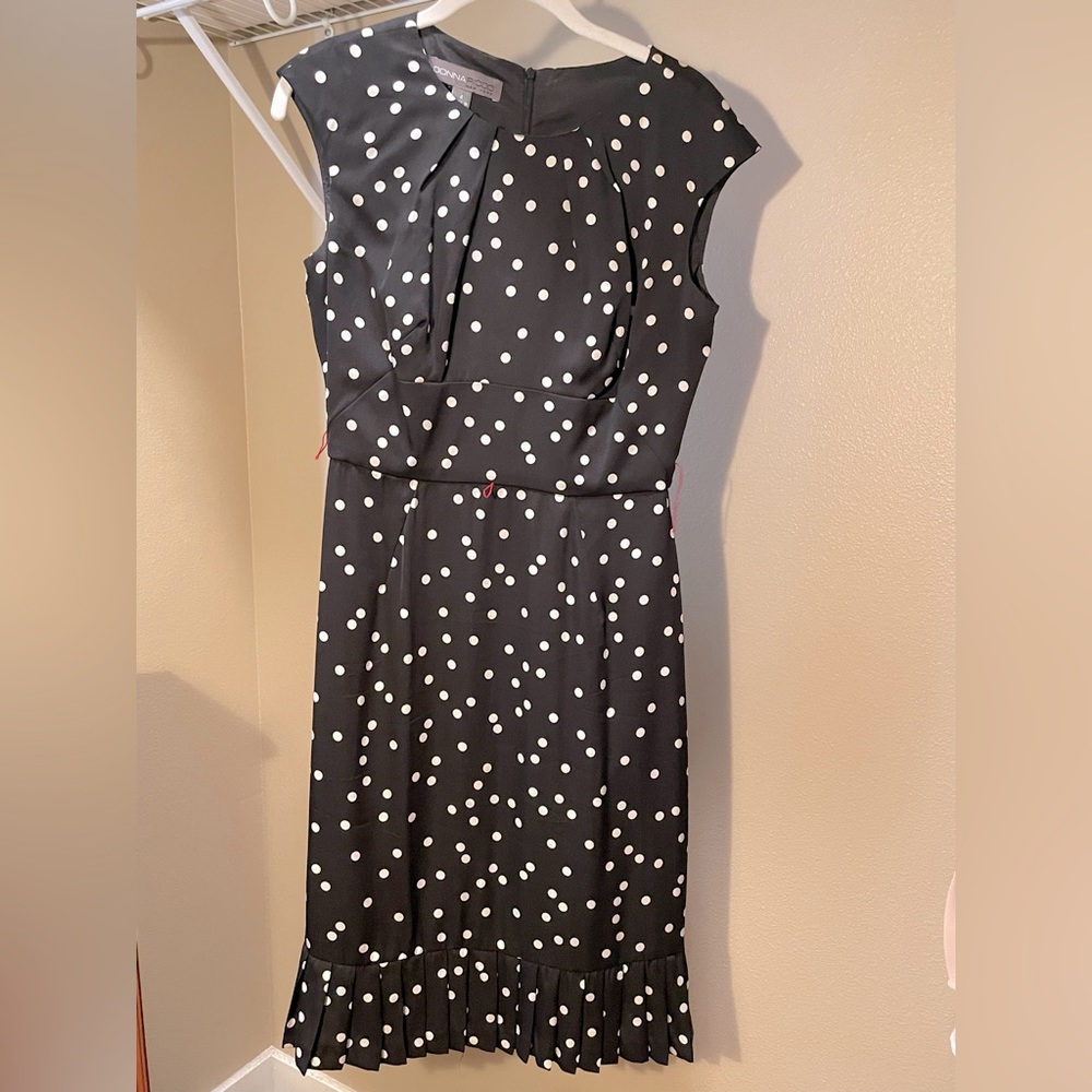 Dress with ‘40s feel, worn once